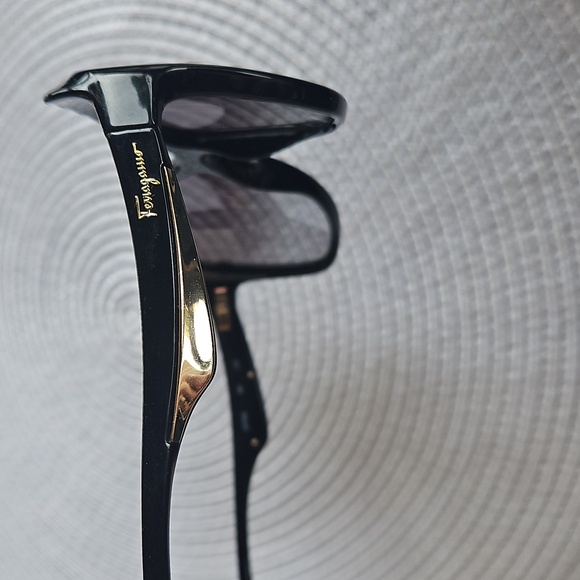 Salvatore Ferragamo Black Sunglasses - EUC Full Inclusion - Picture 5 of 12